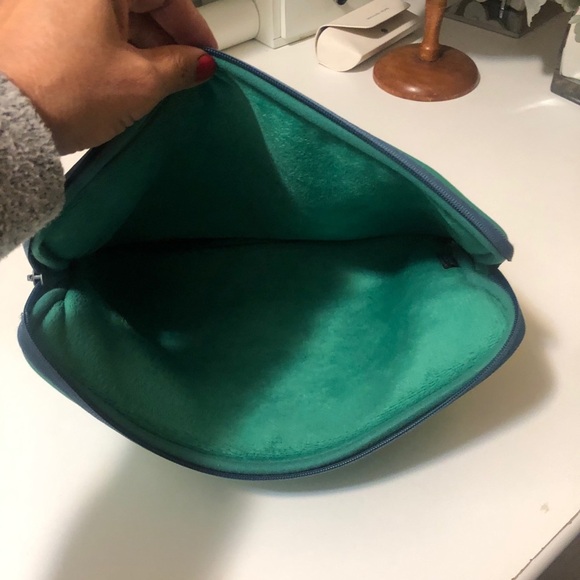 Marc Jacobs green soft laptops bag - Picture 5 of 10